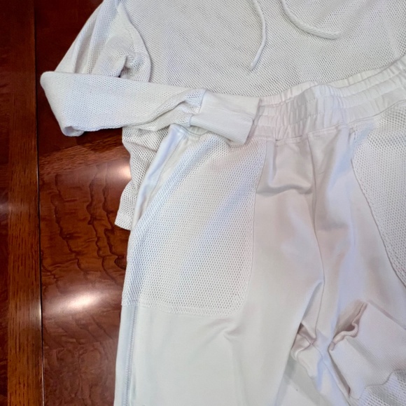 Two-piece White Mesh and Jersey set in Small by Peach Athleisure - Picture 2 of 5